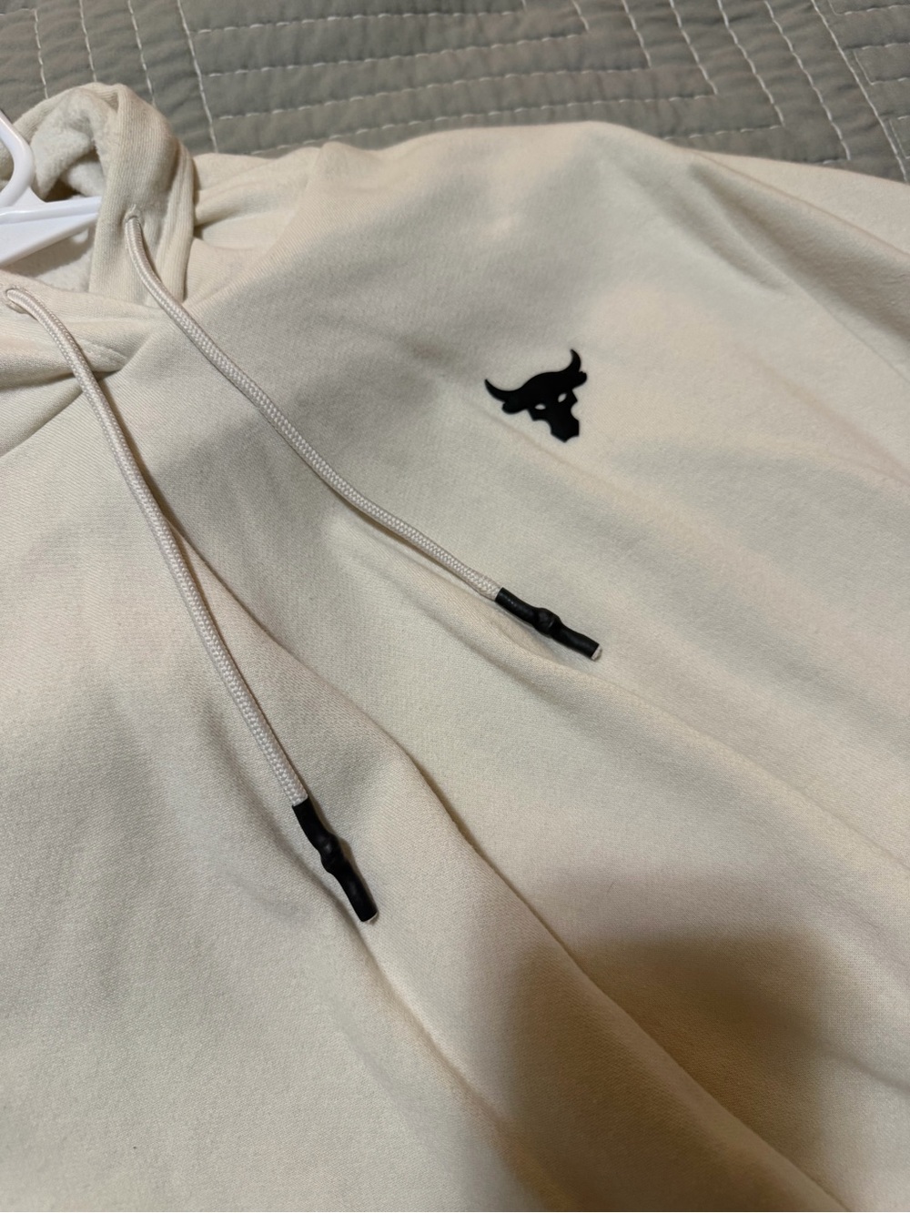 Under Armour Women's Cream Athletic Hoodie & Shorts Set Dwayne the Rock Johnson - Picture 4 of 8